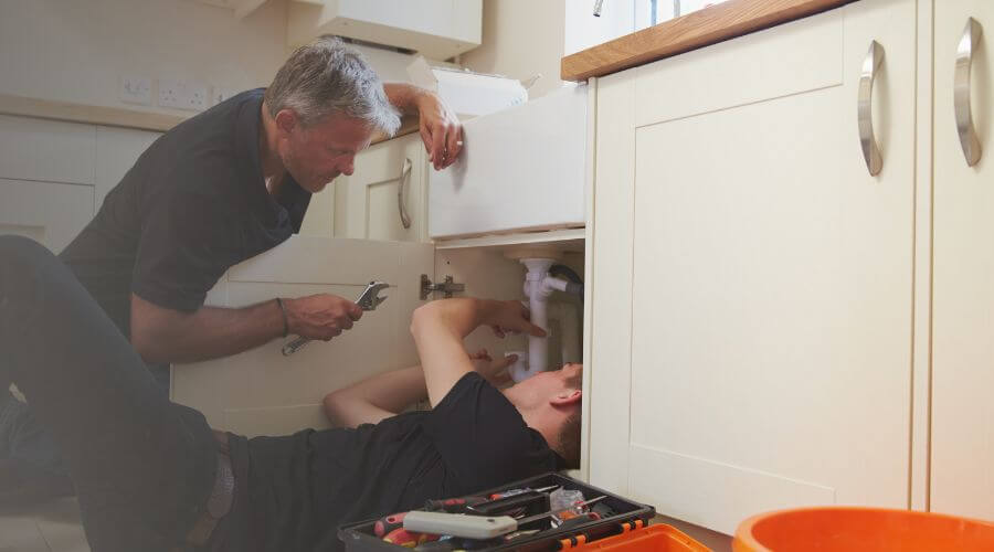 Professional burst pipe repair services in Floresville, TX